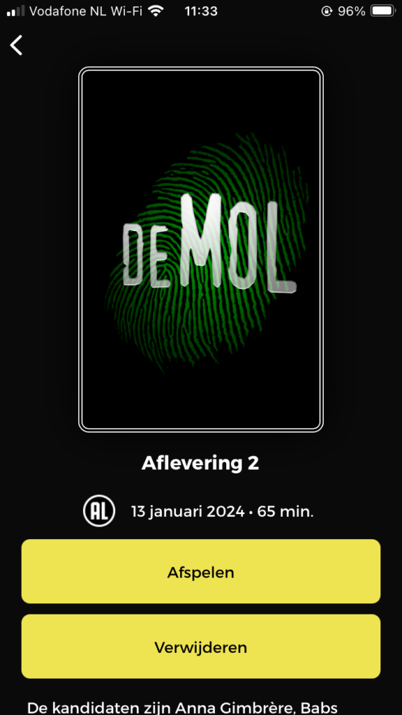 Schermafbeelding van een iPhone, waarop in de app Earcatch aflevering 2 van seizoen 24 van Wie is de mol is geopend. Je ziet een afbeelding van een groene vingerafdruk met daaroverheen in witte letters "DE MOL". Onder de afbeelding staat "Aflevering 2", "13 januari 2024 · 65 min.". Er zijn twee gele knoppen: "Afspelen" en "Verwijderen". Onder de knoppen staat een tekst die begint met "De kandidaten zijn Anna Gimbrère, Babs". De rest van de tekst is afgesneden. De statusbalk bovenaan geeft "Vodafone NL Wi-Fi" aan, de tijd "11:33" en de batterij is 96% vol.